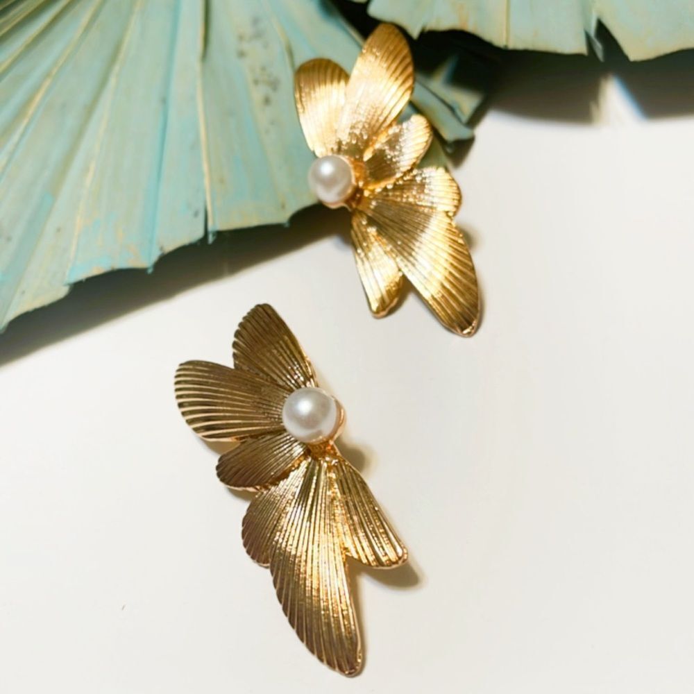Flower earrings in gold tone #456 - Picture 3 of 7